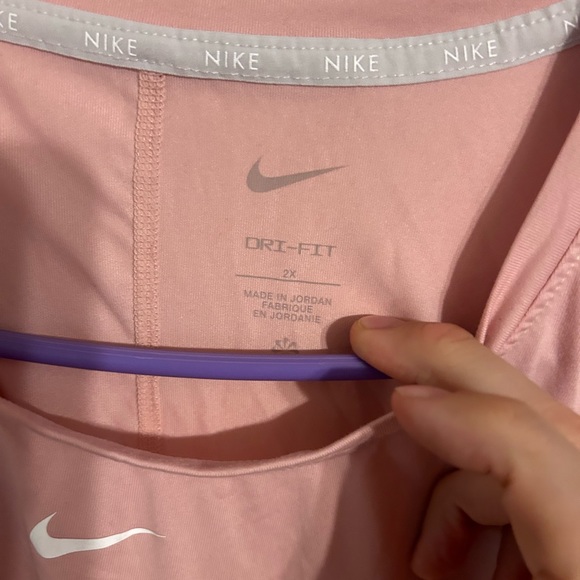 Women’s Nike Dri Fit pale pink tank top - Picture 2 of 3